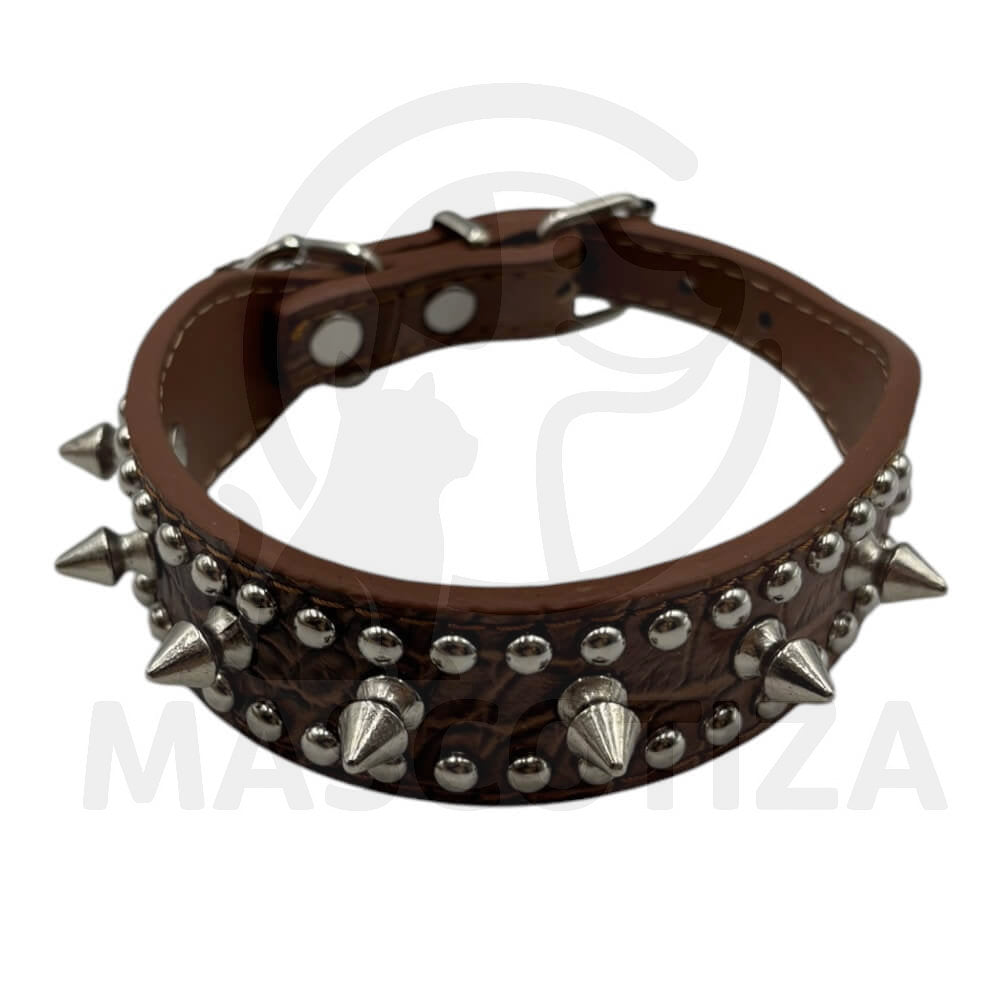 Collar con Puntas Y Tachas